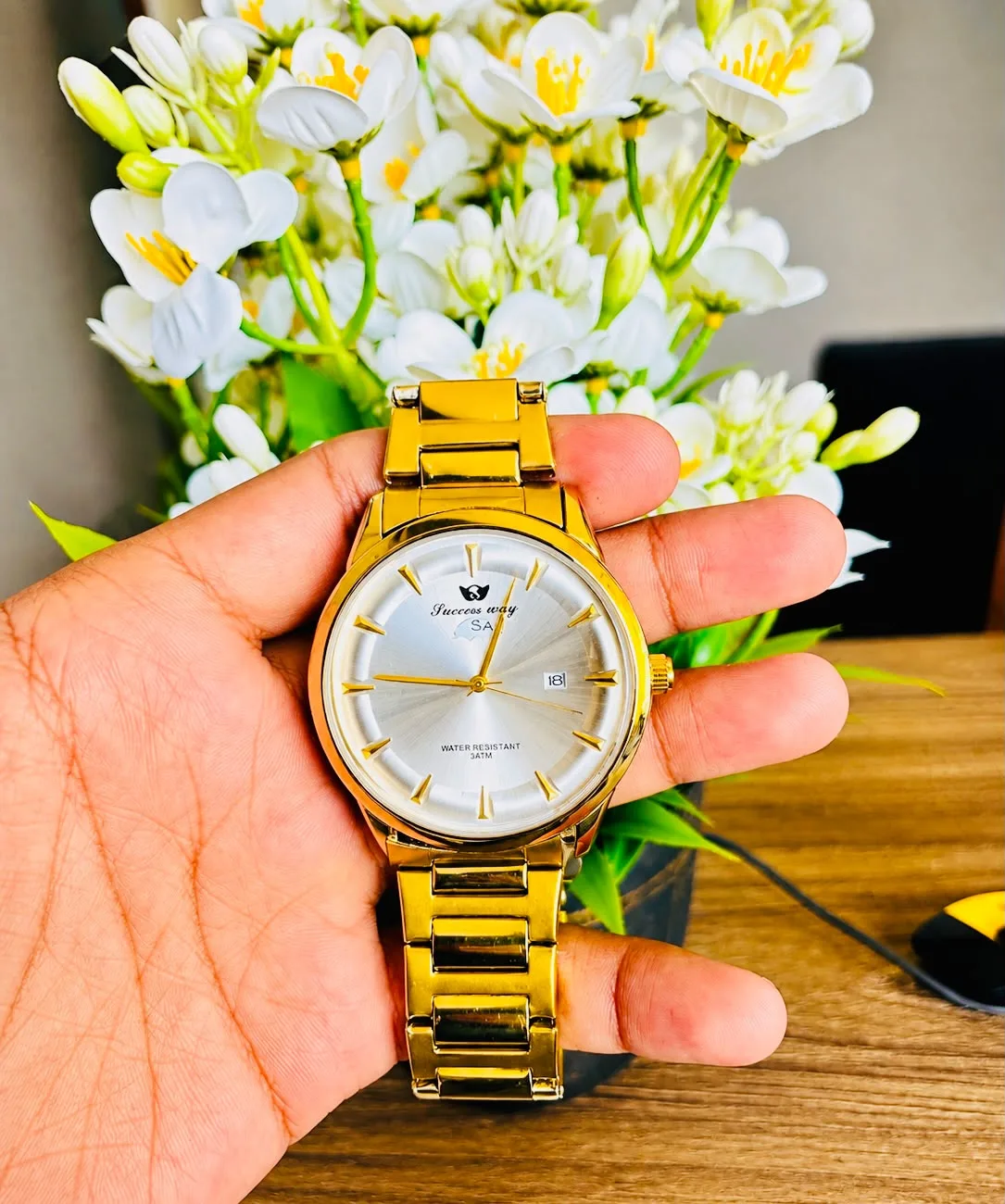 Success Way Gold-Tone Men's Metal Wristwatch